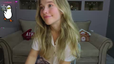 Lynn online show from December 2025 06:45:01 PM