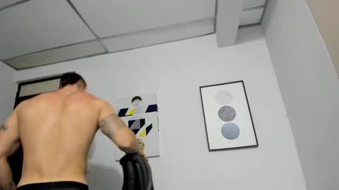 Snapshot of lyonel15 chatting on March 2025 06:33:01 PM Lyonel online show from March 2025 06:33:01 PM