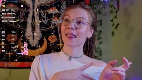 Lyra online show from November 2025 12:05:01 AM