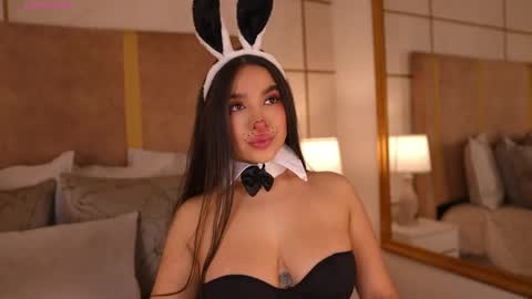 Snapshot of lyrabellini chatting on May 2026 10:45:01 AM online show from May 2026 10:45:01 AM