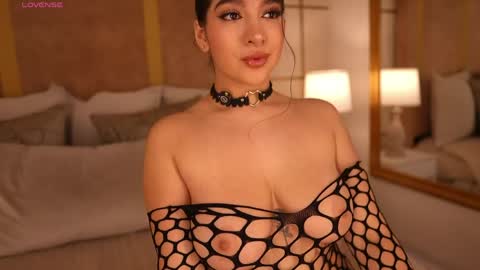 Snapshot of lyrabellini chatting on May 2026 11:05:02 AM online show from May 2026 11:05:02 AM