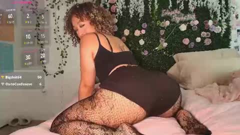 Snapshot of lyracovee chatting on June 2026 12:52:02 AM Lyra online show from June 2026 12:52:02 AM