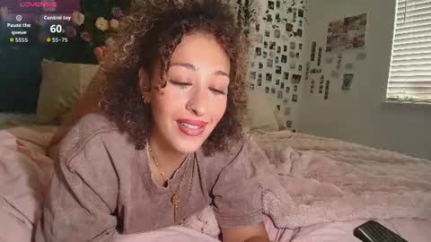 Snapshot of lyracovee chatting on July 2026 12:34:01 AM Lyra online show from July 2026 12:34:01 AM