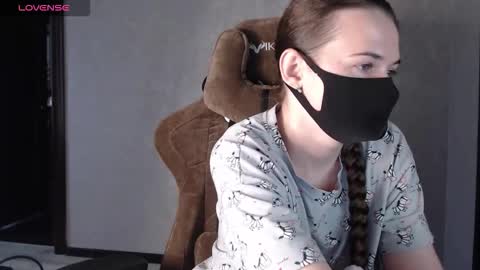 Snapshot of m00n8kiki chatting on November 2025 05:49:01 AM Ksu online show from November 2025 05:49:01 AM