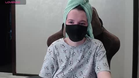 Snapshot of m00n8kiki chatting on November 2025 07:19:01 AM Ksu online show from November 2025 07:19:01 AM