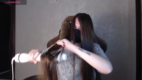 Snapshot of m00n8kiki chatting on November 2025 06:27:01 AM Ksu online show from November 2025 06:27:01 AM