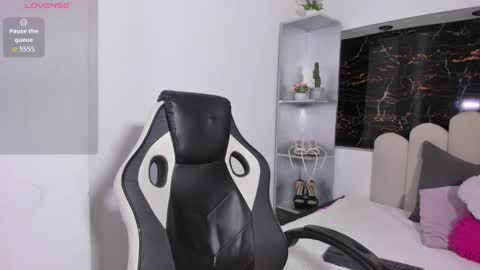 Mazikeen  online show from November 2025 04:34:01 AM