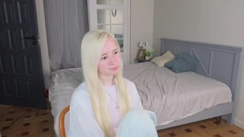 Snapshot of mabie_baby chatting on May 2026 06:03:01 PM Christina online show from May 2026 06:03:01 PM