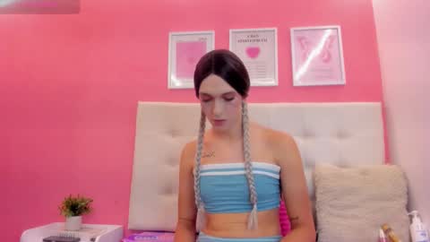 macarena_05_ online show from September 2025 03:00:01 AM