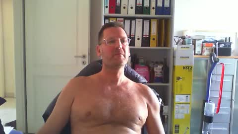 macfly67 online show from April 2026 03:02:02 PM