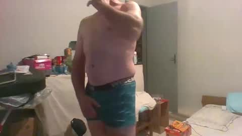 MACHOLIVRE online show from February 2026 07:37:02 AM