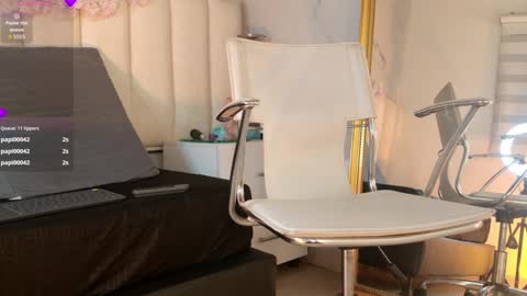 Snapshot of mackenize chatting on September 2025 11:15:01 PM Carolina online show from September 2025 11:15:01 PM