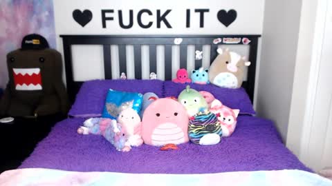 Mackenzie Wolfe online show from October 2025 03:21:02 AM