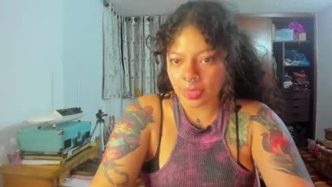 Snapshot of madam_sativa chatting on May 2026 01:00:02 AM di online show from May 2026 01:00:02 AM