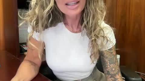 Snapshot of madame_andi chatting on June 2026 11:52:01 AM madame_andi online show from June 2026 11:52:01 AM