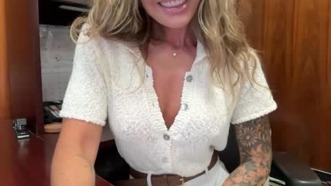 Snapshot of madame_andi chatting on July 2026 11:58:02 AM madame_andi online show from July 2026 11:58:02 AM