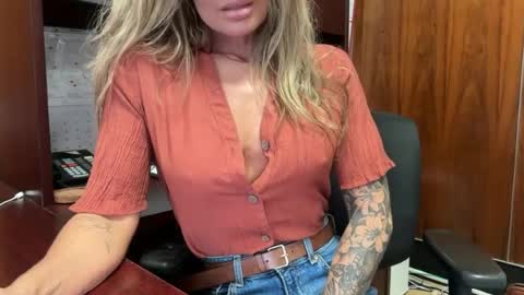 Snapshot of madame_andi chatting on July 2026 11:57:01 AM madame_andi online show from July 2026 11:57:01 AM