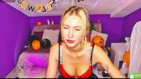 Snapshot of madammilly chatting on October 2025 06:52:02 AM Evelyn online show from October 2025 06:52:02 AM