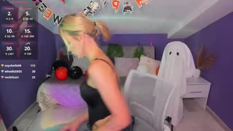 Snapshot of madammilly chatting on November 2025 06:37:02 AM Evelyn online show from November 2025 06:37:02 AM