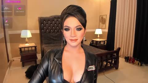 Snapshot of madammistressdominatrixxx chatting on January 2025 11:38:01 PM Alison Kloss online show from January 2025 11:38:01 PM