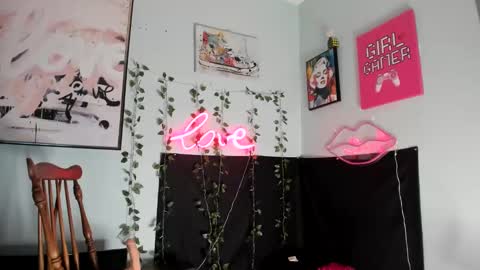 Snapshot of maddi_avalon chatting on January 2025 11:31:02 AM Maddi Avalon online show from January 2025 11:31:02 AM