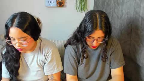 Snapshot of maddie_and_chelsea_ chatting on January 2026 04:32:02 PM Maddie and Chelsea online show from January 2026 04:32:02 PM