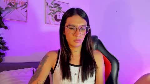 Snapshot of maddie_ray_ chatting on June 2026 02:33:01 PM Maddie Ray online show from June 2026 02:33:01 PM