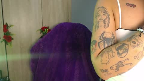 Snapshot of maddiie_and_clyde chatting on October 2025 10:19:01 PM maddiie and clyde online show from October 2025 10:19:01 PM