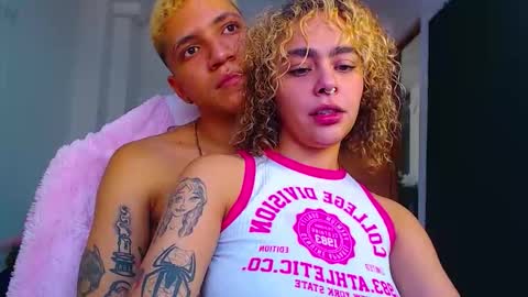 Snapshot of maddiie_and_clyde chatting on November 2025 03:45:01 PM maddiie and clyde online show from November 2025 03:45:01 PM