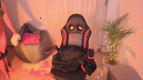 Snapshot of madelaine_taylor chatting on January 2025 02:33:01 AM madelaine_taylor online show from January 2025 02:33:01 AM