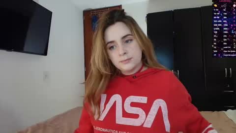 Snapshot of madelamee chatting on February 2025 10:58:01 PM madelamee online show from February 2025 10:58:01 PM