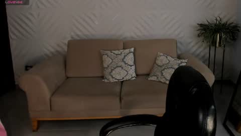 Snapshot of madelinefox_ chatting on June 2026 09:55:02 AM Madeline online show from June 2026 09:55:02 AM