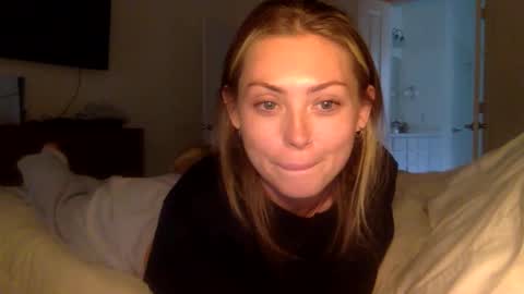 Snapshot of madirose69 chatting on November 2025 10:23:02 PM mari rose online show from November 2025 10:23:02 PM