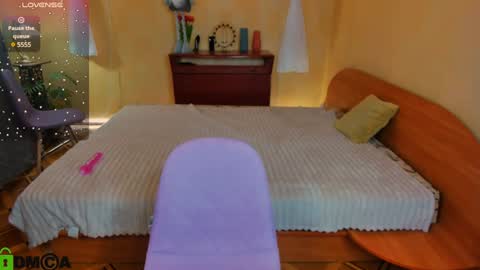 Snapshot of madis0n_crystal chatting on January 2025 12:12:02 PM Madison online show from January 2025 12:12:02 PM