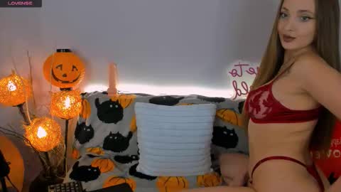 Snapshot of madis0n_crystal chatting on October 2025 10:15:01 PM Madison online show from October 2025 10:15:01 PM