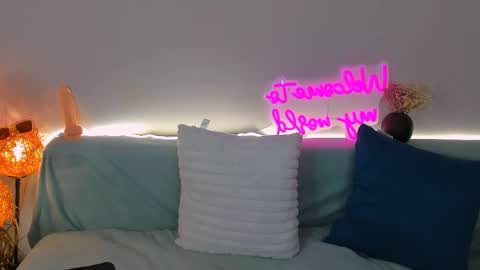 Snapshot of madis0n_crystal chatting on December 2025 12:15:02 AM Madison online show from December 2025 12:15:02 AM