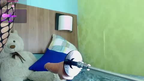 Snapshot of madison_copers chatting on November 2025 01:17:01 AM M A D I S O N online show from November 2025 01:17:01 AM