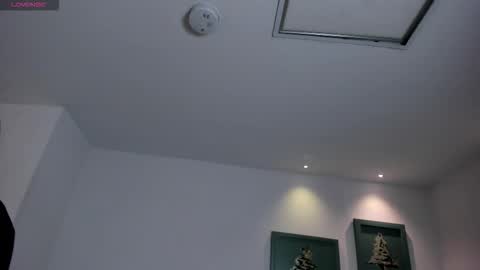 Maddi Collins online show from November 2025 11:25:01 AM