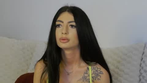 Snapshot of madisondesire chatting on June 2026 01:02:01 PM Madison online show from June 2026 01:02:01 PM
