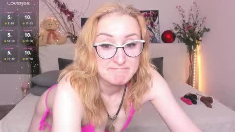 Snapshot of madissonkiss chatting on November 2025 01:03:02 AM Madisson online show from November 2025 01:03:02 AM