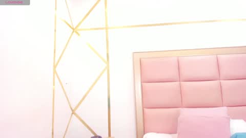 Snapshot of mady_edwards chatting on December 2024 09:00:02 PM Mady online show from December 2024 09:00:02 PM