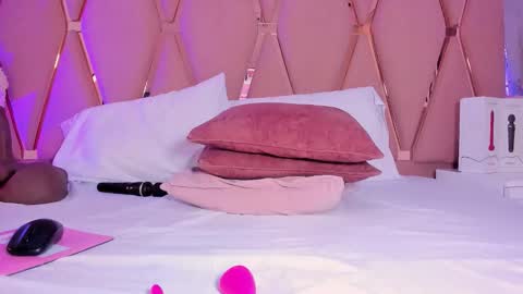 Mady James online show from December 2025 02:25:02 PM