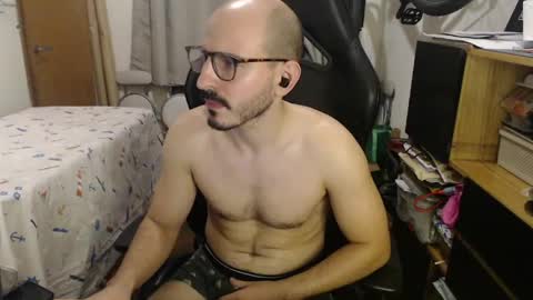 Snapshot of madziula chatting on May 2026 05:02:02 AM Peter online show from May 2026 05:02:02 AM