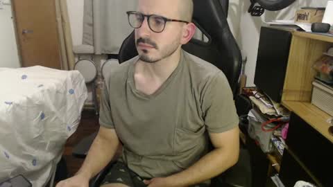 Snapshot of madziula chatting on May 2026 05:25:01 AM Peter online show from May 2026 05:25:01 AM