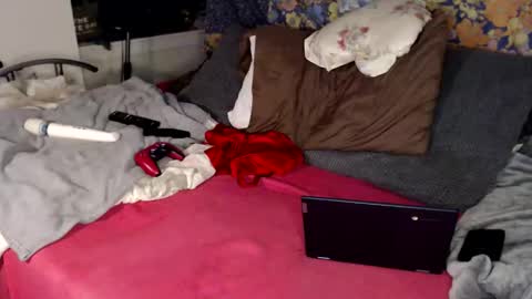 Mae Mariposa  online show from January 2026 05:01:02 AM