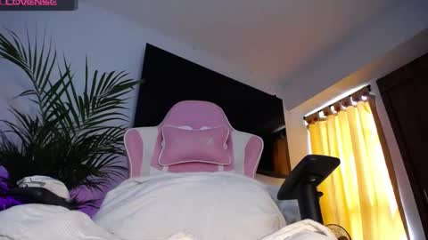 Snapshot of maggie_raver chatting on January 2025 03:21:01 PM maggie online show from January 2025 03:21:01 PM