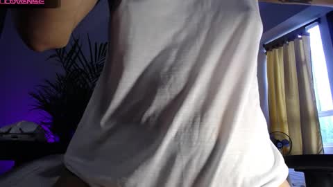 Snapshot of maggie_raver chatting on January 2025 03:54:02 PM maggie online show from January 2025 03:54:02 PM