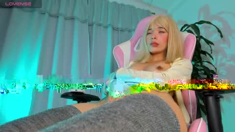 Snapshot of maggie_raver chatting on May 2026 02:44:02 PM maggie online show from May 2026 02:44:02 PM