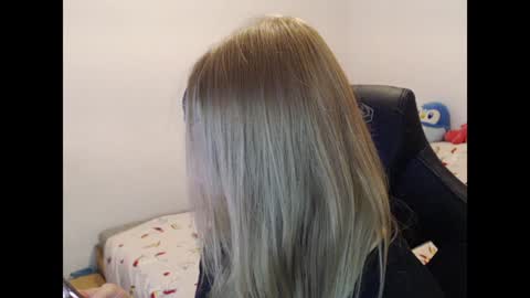 Snapshot of maggieswaggy chatting on December 2024 07:58:02 PM Magdalene Swaggy online show from December 2024 07:58:02 PM