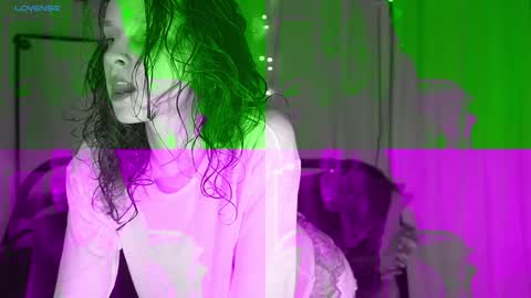 Snapshot of magic_mini_moon chatting on December 2024 09:45:01 PM Mikky or Moon online show from December 2024 09:45:01 PM